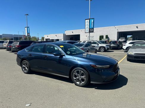 Used 2024 Honda Accord EX image 2