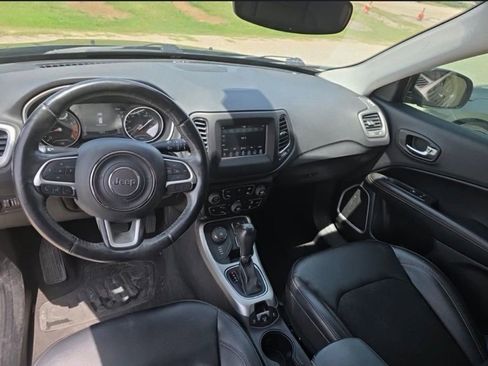 Used 2018 Jeep Compass Latitude w/ Popular Equipment Group AWD/4WD image 8