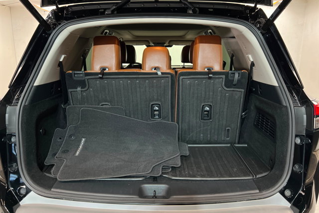 Used 2025 Nissan Pathfinder Platinum w/ Cargo Package FWD image 23