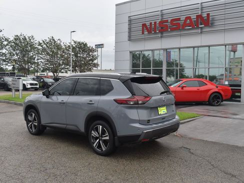 Used 2025 Nissan Rogue SL FWD image 6