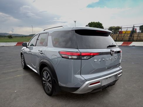 Used 2022 Nissan Pathfinder Platinum w/ Cargo Package FWD image 4