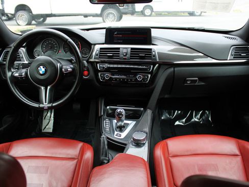Used 2018 BMW M4 Coupe RWD image 11