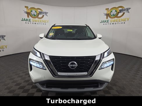 Used 2023 Nissan Rogue SV image 3