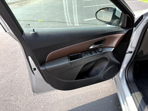 Used 2015 Chevrolet Cruze LT image 7