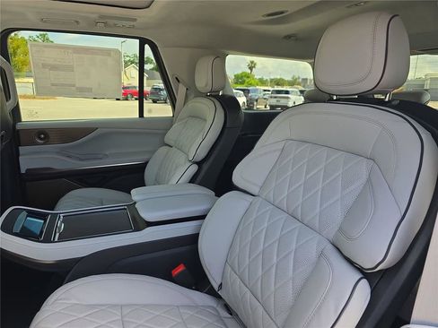 New 2026 Lincoln Navigator Black Label AWD/4WD image 12