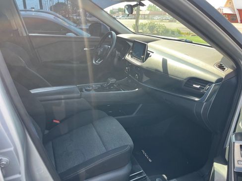 Used 2023 Nissan Rogue SV AWD/4WD image 7