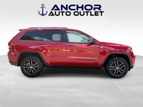 Used 2017 Jeep Grand Cherokee Trailhawk AWD/4WD image 9