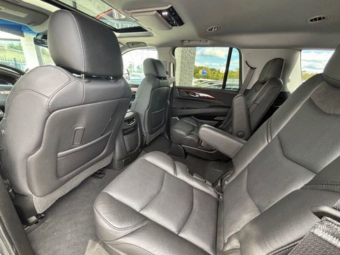 Used 2019 Cadillac Escalade Premium Luxury image 48