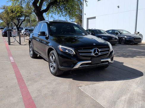 Used 2018 Mercedes-Benz GLC 300 image 2