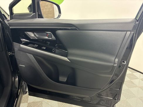 Used 2024 Subaru Solterra Limited image 31