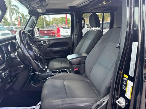 Used 2022 Jeep Gladiator Sport AWD/4WD image 9