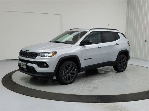 New 2026 Jeep Compass Latitude image 3