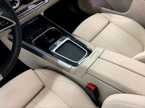 Used 2026 Mercedes-Benz GLB 250 image 27