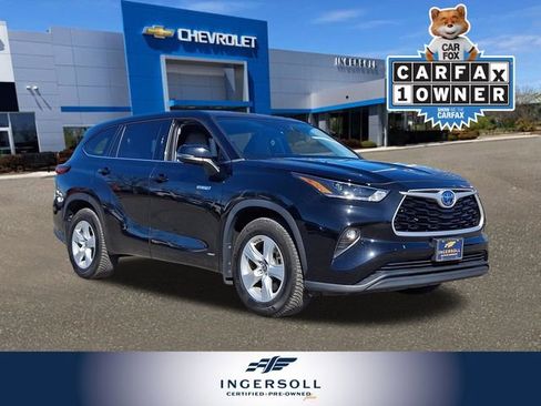 Used 2021 Toyota Highlander LE image 1