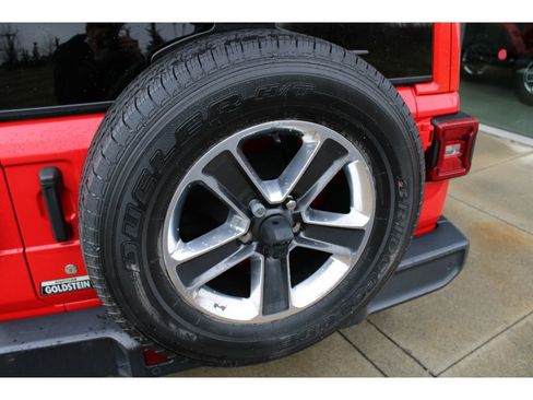 Used 2018 Jeep Wrangler Unlimited Sahara w/ Dual Top Group image 19