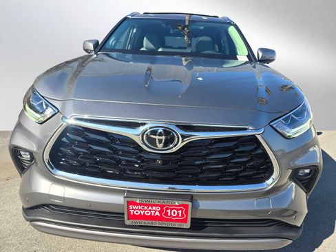 New 2026 Toyota Highlander Platinum image 8