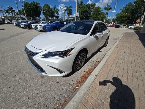 Used 2025 Lexus ES 350 Ultra Luxury w/ Accessory Package (Z2) FWD image 3