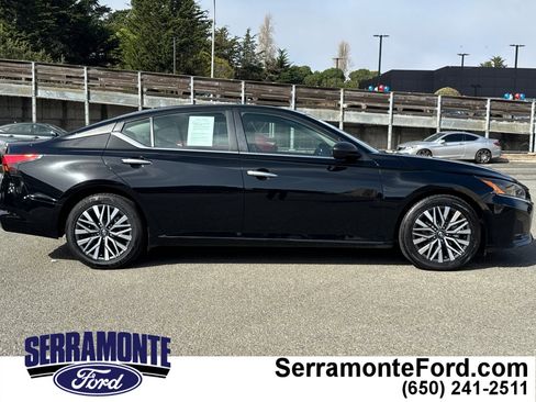 Used 2024 Nissan Altima 2.5 SV image 3