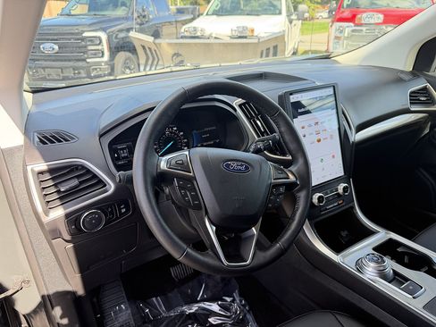Certified 2024 Ford Edge SEL w/ Convenience Package AWD/4WD image 13