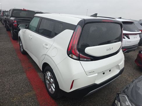 Used 2025 Kia Soul LX w/ LX Technology Package FWD image 11