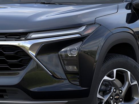 New 2026 Chevrolet Trax LT w/ Sunroof Package FWD image 10