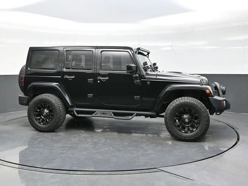 Used 2015 Jeep Wrangler Unlimited Sahara image 8