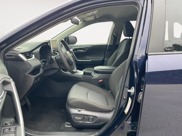Used 2025 Toyota RAV4 XLE AWD/4WD image 6
