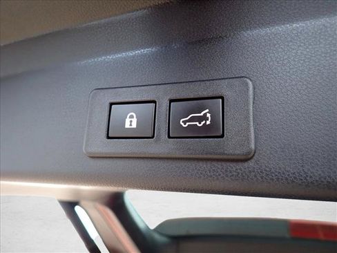 Used 2025 Subaru Ascent Premium AWD/4WD image 9