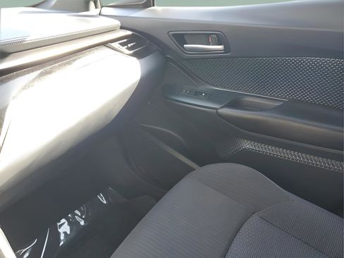 Used 2019 Toyota C-HR LE image 19