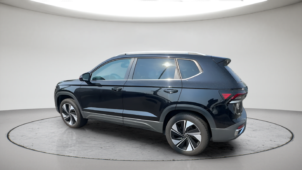 Used 2025 Volkswagen Taos SE AWD/4WD image 16