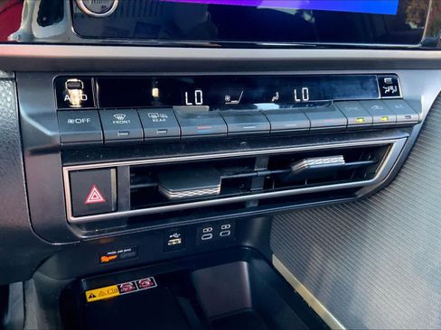 Used 2025 Toyota Camry SE FWD image 32