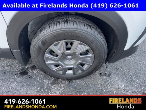 Used 2025 Nissan Kicks S image 32