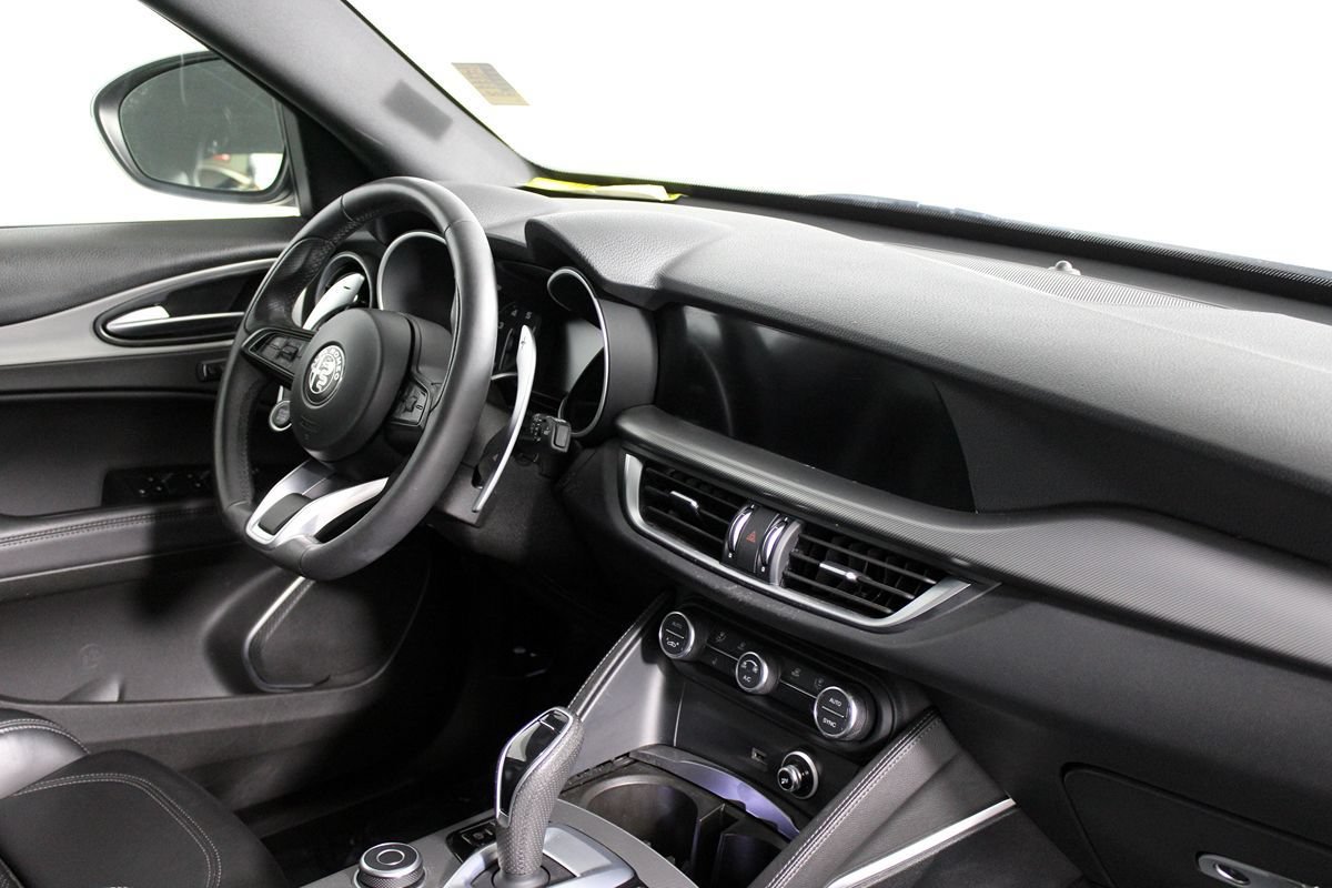 Used 2023 Alfa Romeo Stelvio Veloce AWD/4WD image 11