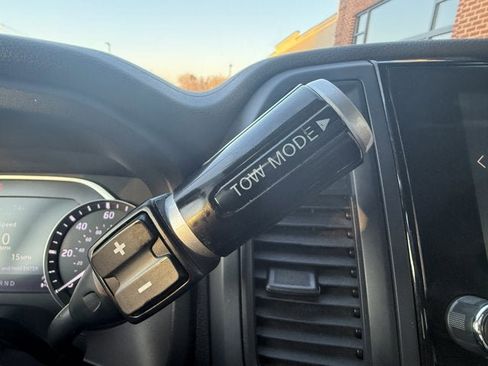 Used 2022 Nissan Titan SV image 30