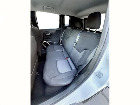 Used 2017 Jeep Renegade Latitude image 18