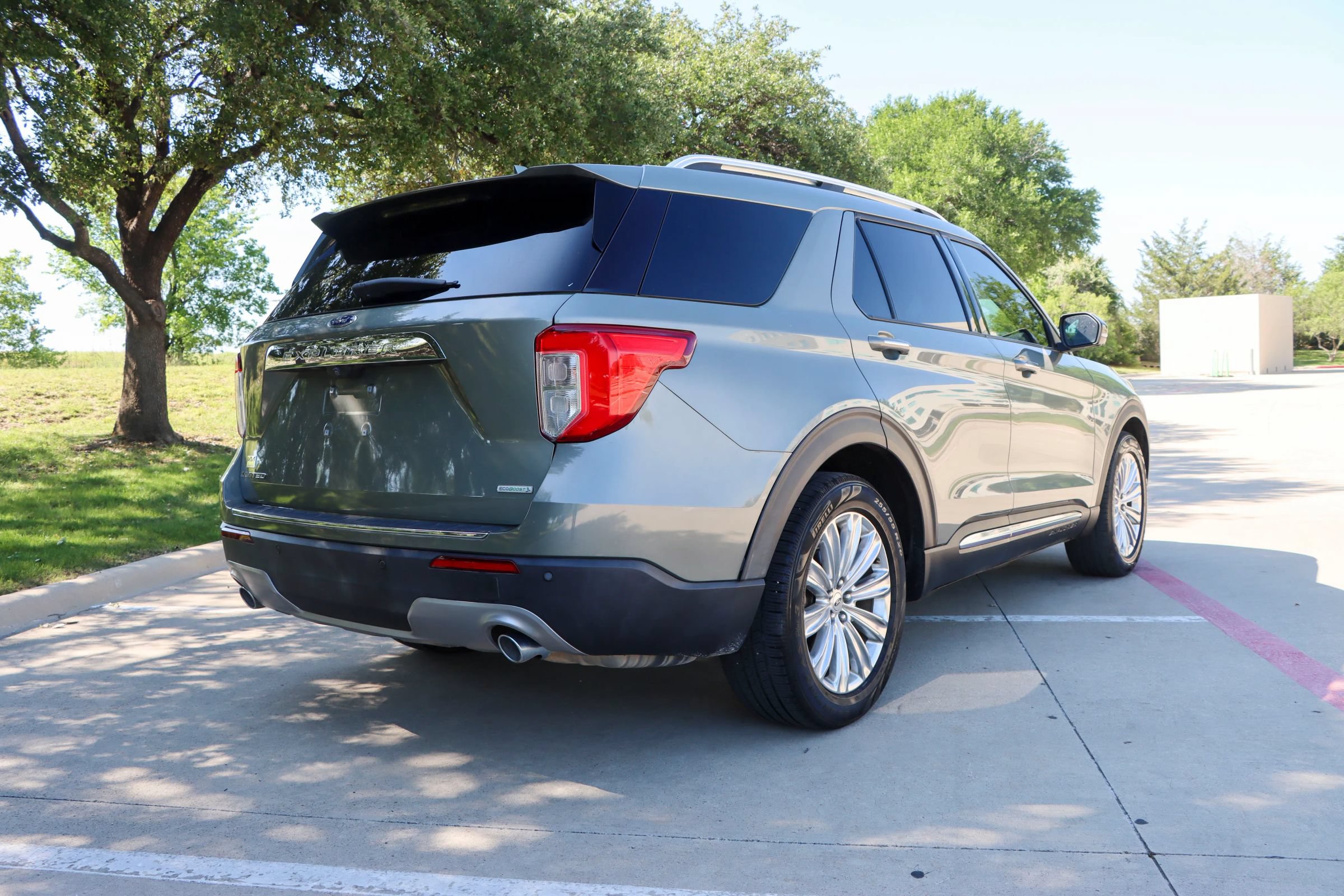 Used 2020 Ford Explorer Limited RWD image 7