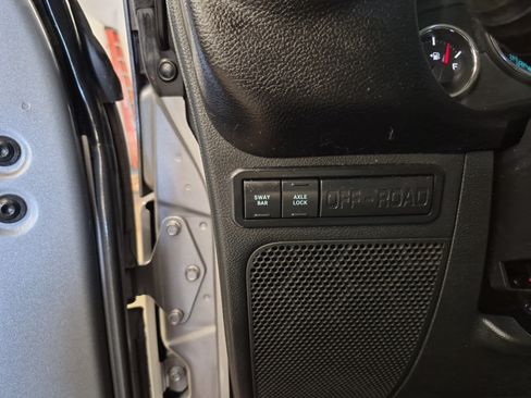 Used 2015 Jeep Wrangler Unlimited Rubicon w/ Connectivity Group AWD/4WD image 20