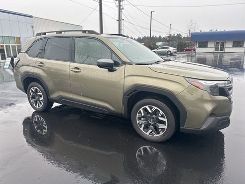 Used 2025 Subaru Forester Premium image 14