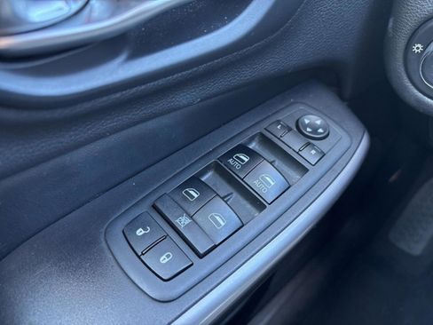 Used 2019 Jeep Cherokee Latitude Plus image 26