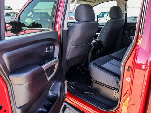 Used 2021 Nissan Titan SV w/ SV Convenience Package image 23