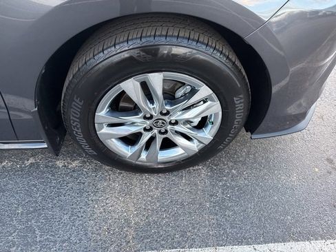 Used 2025 Toyota Sienna Limited image 21