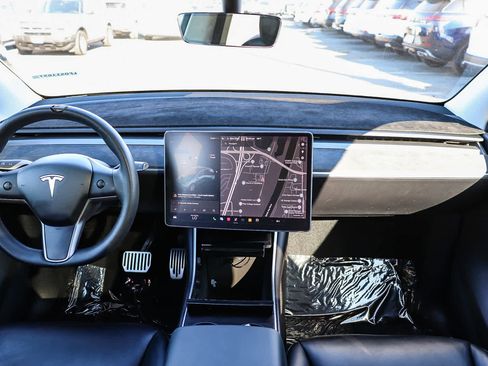 Used 2020 Tesla Model Y Long Range image 18