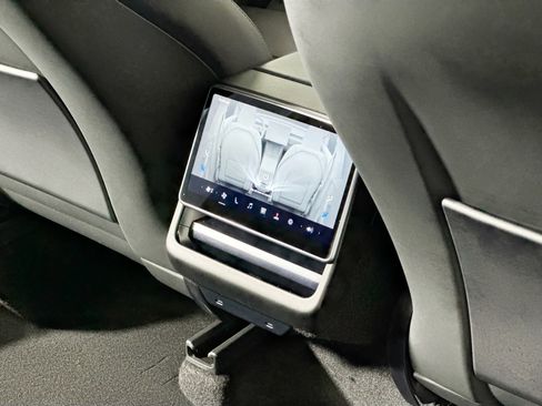 Used 2026 Tesla Model Y Long Range image 42