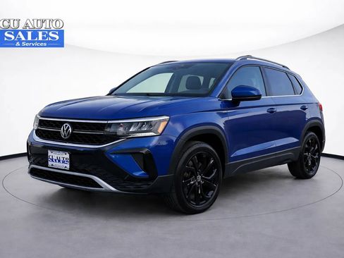 Used 2023 Volkswagen Taos SE FWD image 3