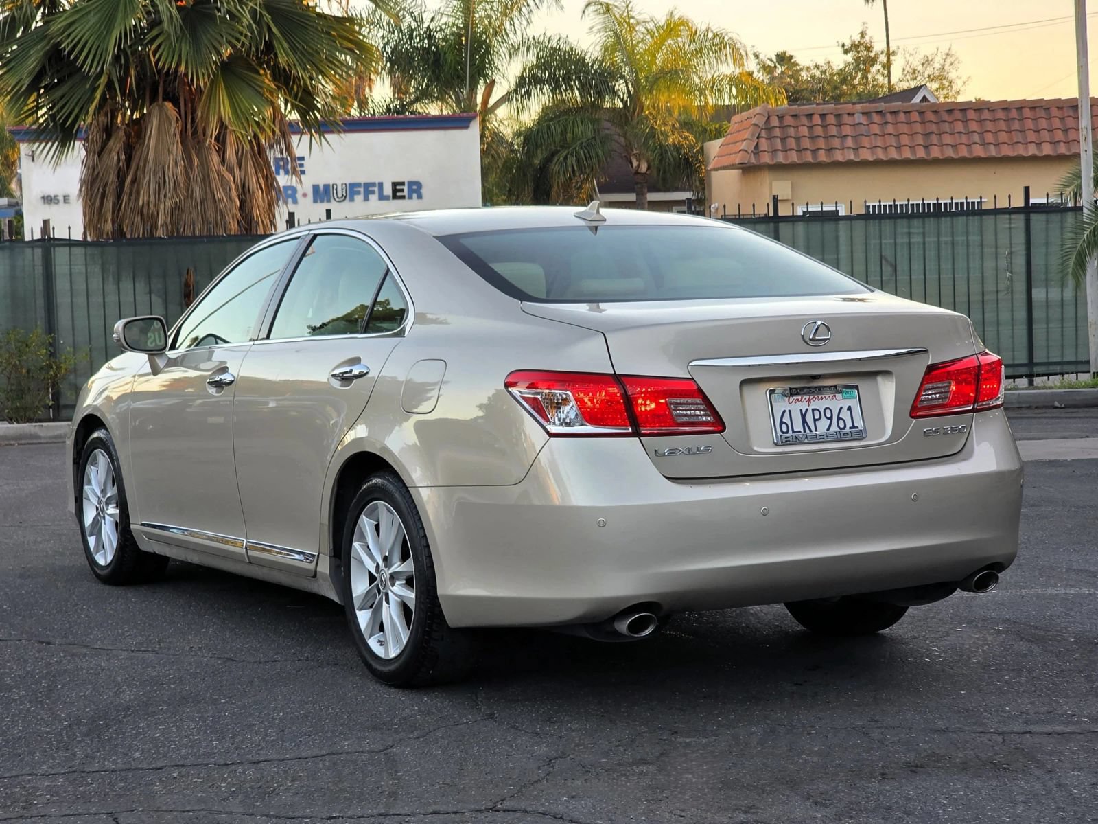 Used 2010 Lexus ES 350 w/ Preferred Accessory Package FWD image 4