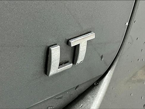 Used 2023 Chevrolet Equinox LT image 39