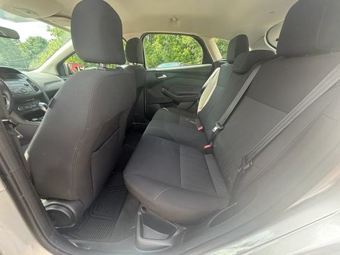 Used 2015 Ford Focus SE w/ SE Sport Package FWD image 21