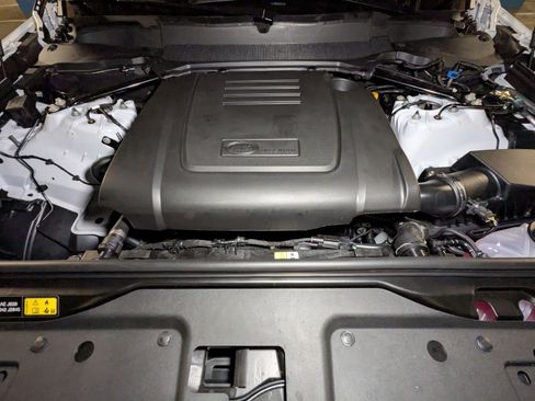 New 2025 Land Rover Discovery S image 18