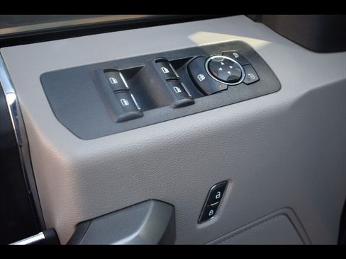 Used 2018 Ford F150 XLT AWD/4WD image 19