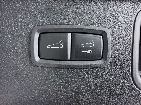 New 2026 Porsche Macan Turbo image 24